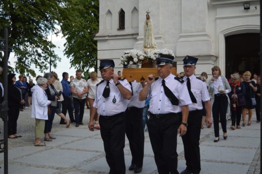 Nabożeństwo fatimskie w parafii Podwyższenia Krzyża w Adamowie
