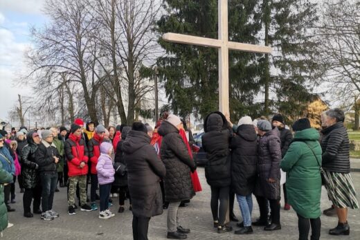 Droga krzyżowa w parafii Adamów